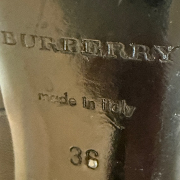 USED AUTHENTIC BURBERRY HERITAOE LOCK HAINAULT 85 ANKLE BOOT, BLACK, SIZE 6 - Picture 16 of 16